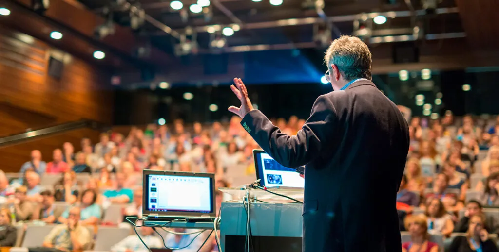Never-Cut-Your-Audience-Out-Of-The-Presentation